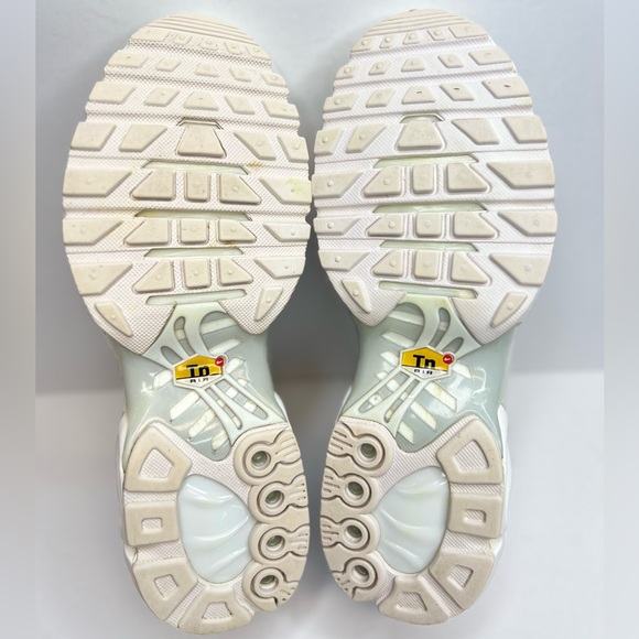 Nike Air Max Plus Womens Triple White 2021 DM2362-100 Sz 7.5M No Box Exc… - Picture 15 of 15